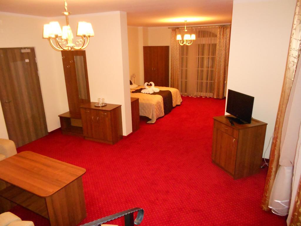 Pokoje Goscinne Viktorjan Raszowa Room photo
