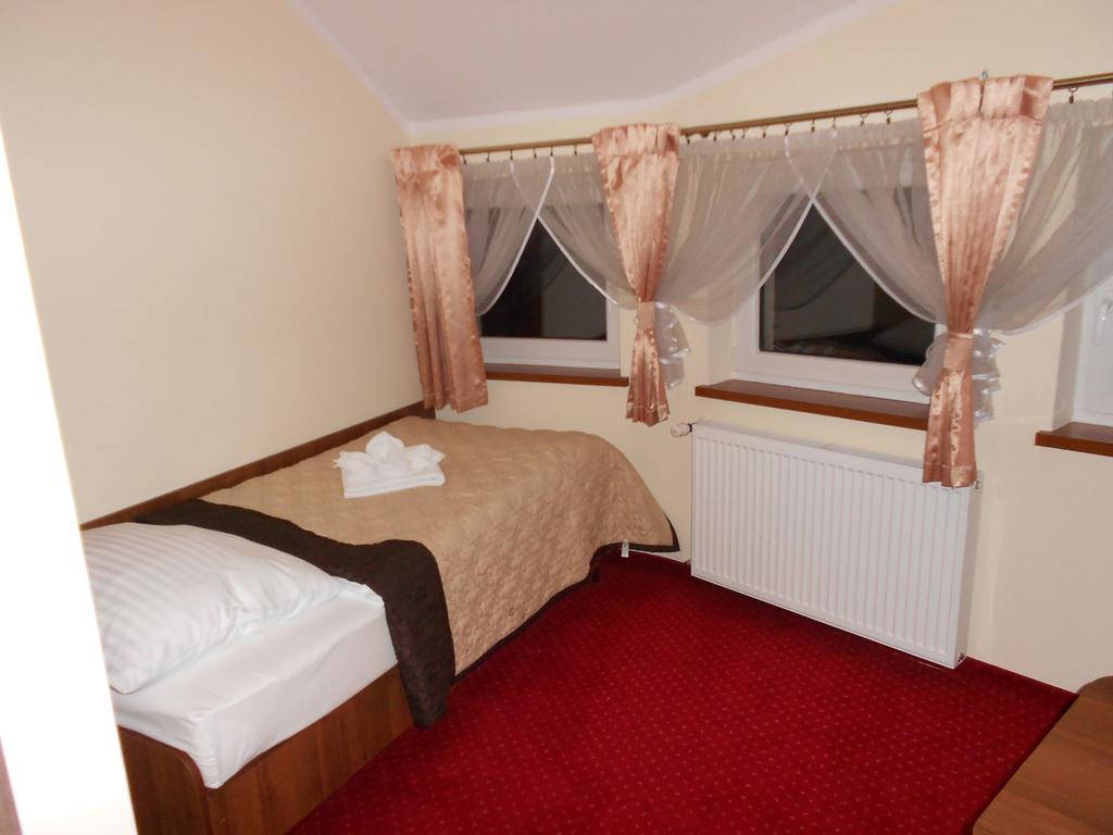 Pokoje Goscinne Viktorjan Raszowa Room photo