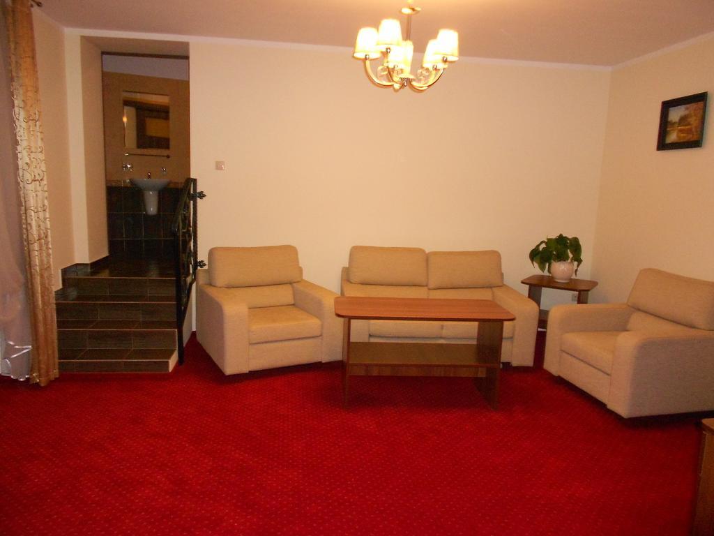 Pokoje Goscinne Viktorjan Raszowa Room photo